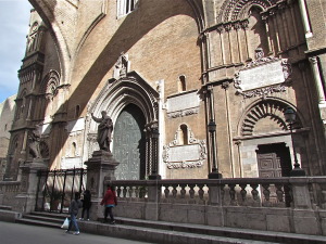 Portale principale della Cattedrale di Palermo con le lapidi